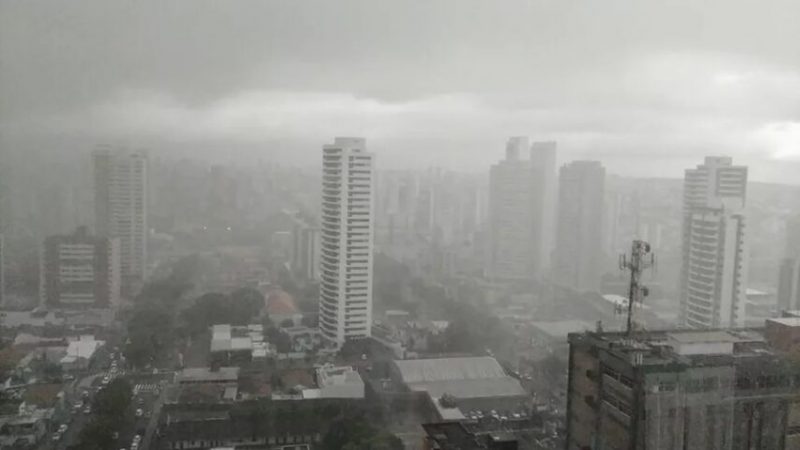 Inmet renova alerta de chuvas para Natal e mais 23 cidades do RN