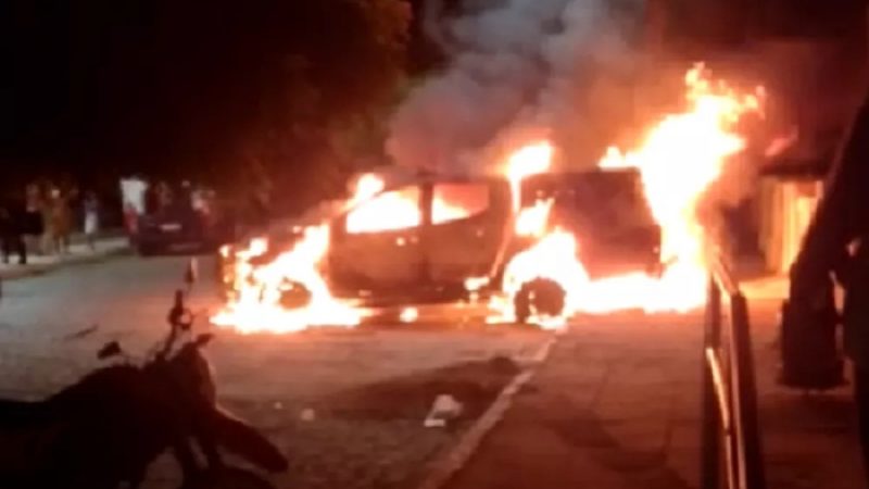 Criminosos invadem cidade do RN, atiram em pelotão da PM, ateiam fogo em viatura e explodem banco; suspeito morre em confronto