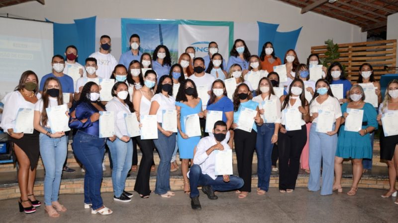 Estudantes do curso de Energias Renováveis da  Engie recebem diploma de conclusão em Lajes