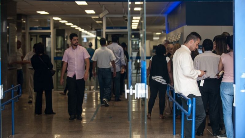 Agências bancárias fecham as portas nos feriados