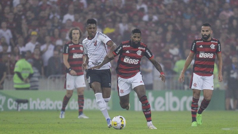 Copa do Brasil: Flamengo pressiona, mas Athletico-PR segura empate