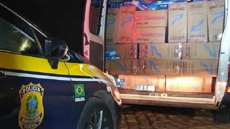 PRF apreende carga com 47,5 mil maços de cigarros contrabandeados e prende homem no interior do RN