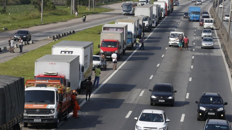 Caminhoneiros vão receber R$ 2 mil de auxílio emergencial em agosto