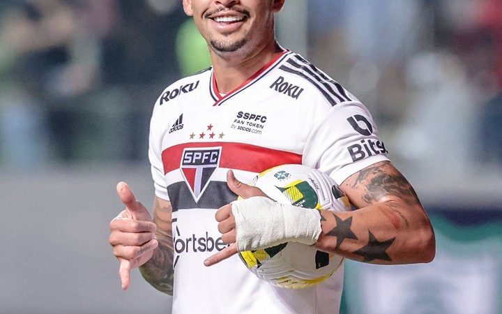 Com um a menos, São Paulo segura América-MG e avança na Copa do Brasil