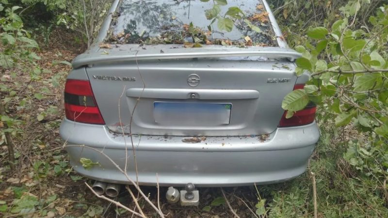 Casal é executado a tiros dentro de carro e criança de 1 ano é achada às margens de rodovia no interior do RN