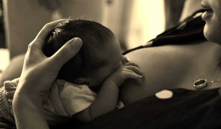 Conheça a importância dos cuidados emocionais durante o período de aleitamento