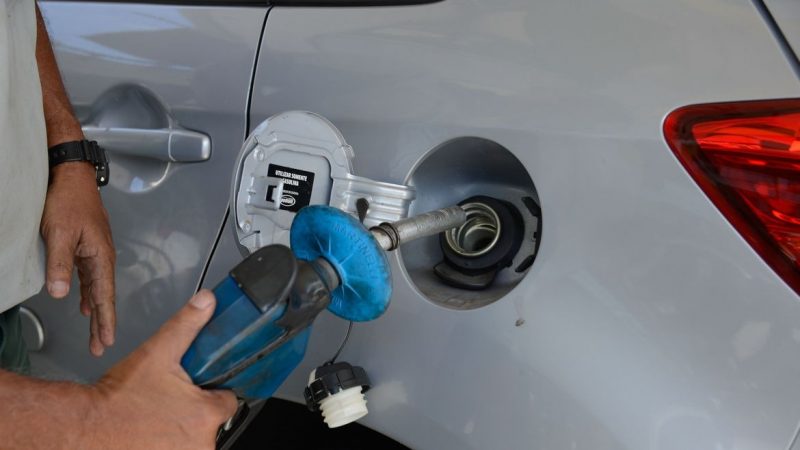 Petrobras reduz litro da gasolina em R$ 0,25 nas distribuidoras