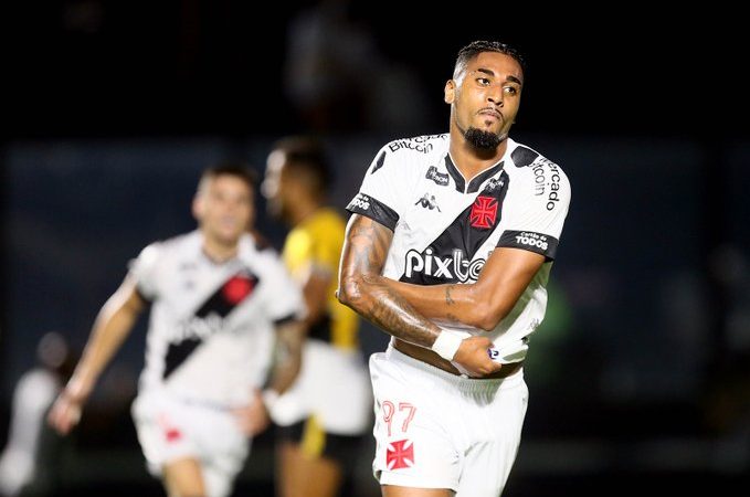 Vasco vence Criciúma para ficar perto do retorno à Série A
