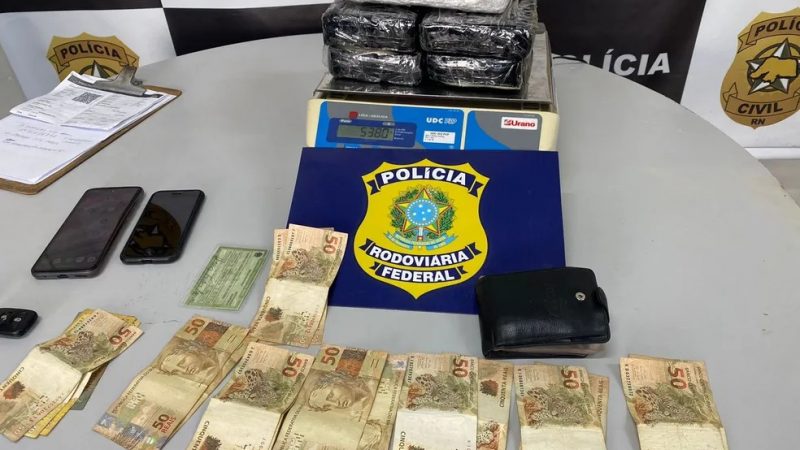 PRF prende homem que transportava 5 quilos de cocaína escondidos no carro em Mossoró
