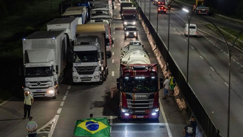 Todas rodovias federais do país estão livres de bloqueios, diz PRF