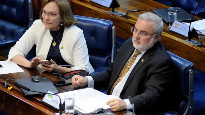 Dois senadores do RN assinam PEC que torna crime chamar políticos de ‘ladrão’