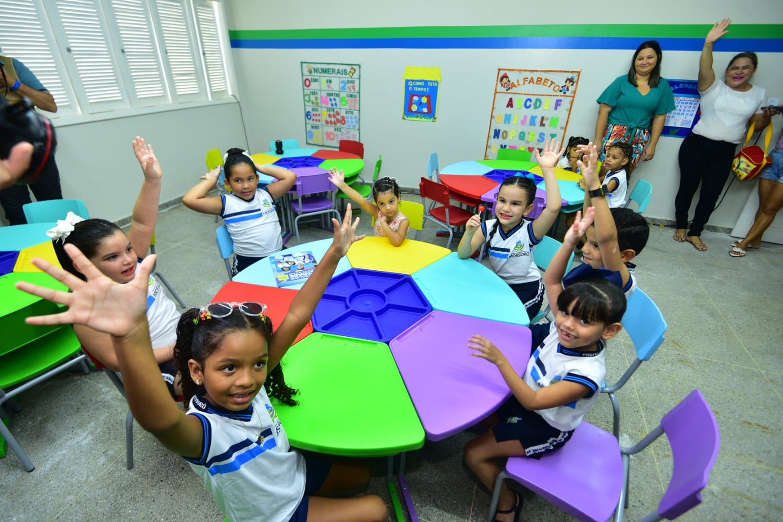 UEI do bairro Bom Jesus é entregue à comunidade completamente revitalizada