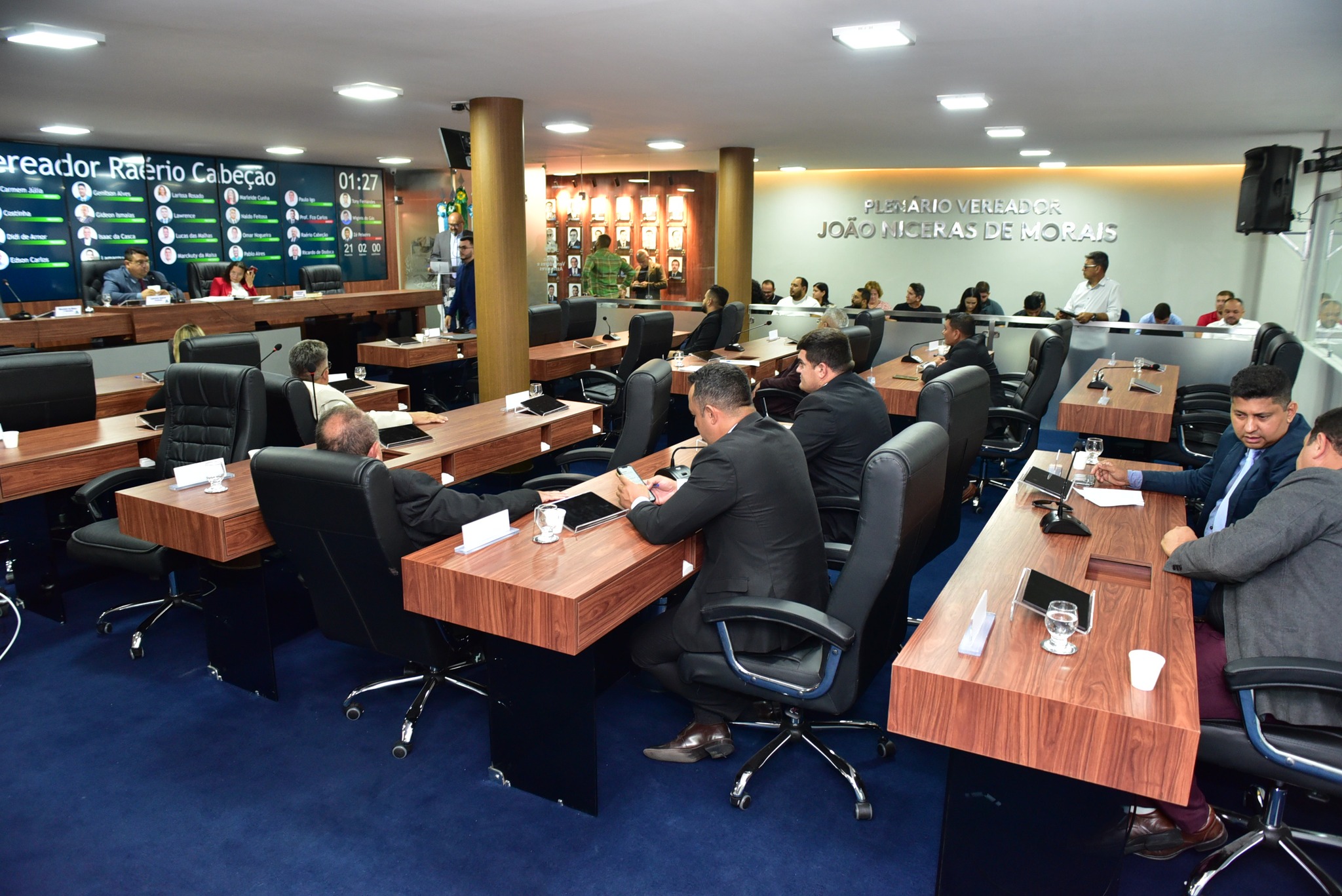 Câmara mantém vetos do Executivo e cria comissões