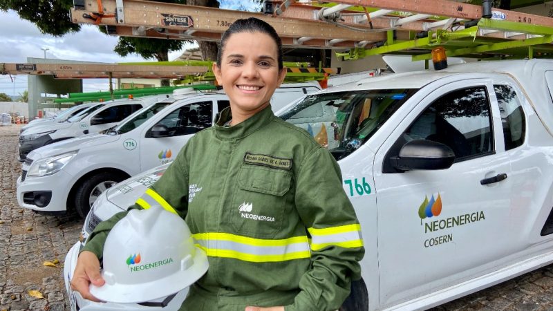 No dia internacional da mulher Neoenergia Cosern contrata oito mulheres eletricistas