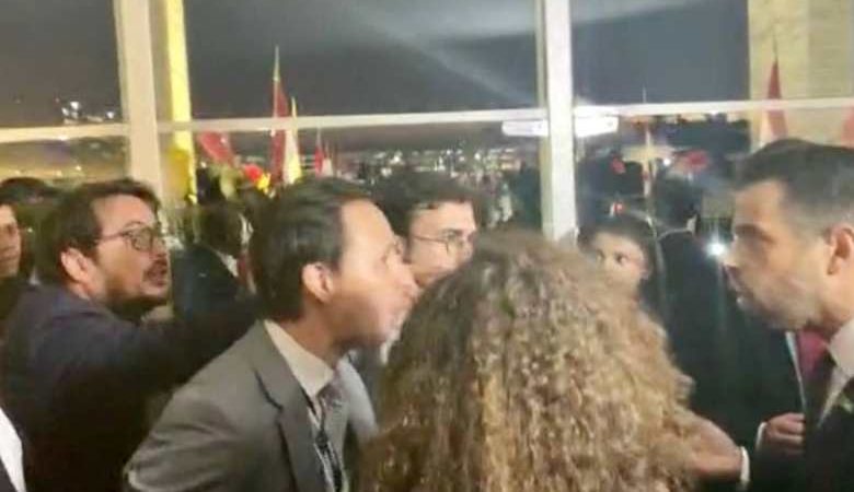 Jornalistas são agredidos por seguranças durante cúpula sul-americana