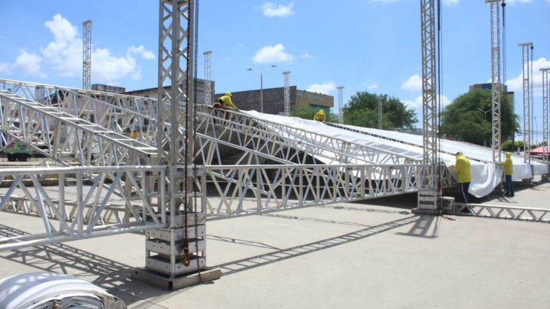 Prefeitura de Mossoró inicia montagem da Arena Deodete Dias para o Festival de Quadrilhas Juninas
