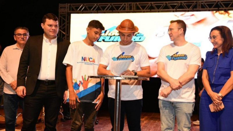 MP consegue liminar para suspender programa que beneficia 1.000 jovens com bolsa de R$ 300