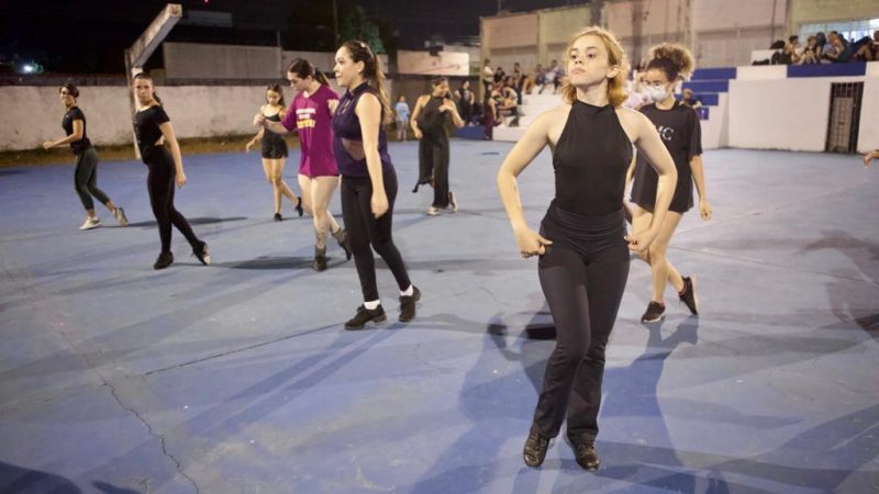 Elenco se prepara para o espetáculo Auto da Liberdade 2023