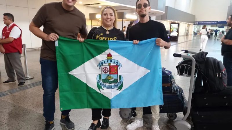Universitários potiguares desembarcam no Brasil após deixar Israel durante conflito