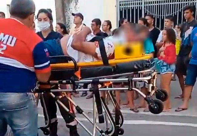 Colisão moto com moto deixa pai e dois filhos feridos no Bairro Santo Antônio. uma das vítimas de 5 anos morreu na UPA