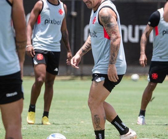 Vasco e Corinthians jogam para se afastar da zona do rebaixamento