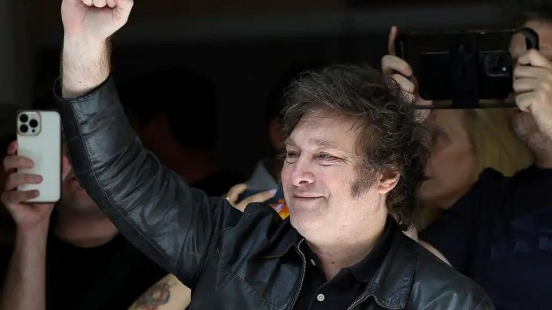 Ultradireitista Javier Milei vence as eleições argentinas