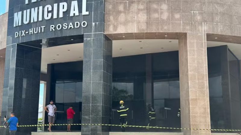 Incêndio atinge Teatro Municipal de Mossoró