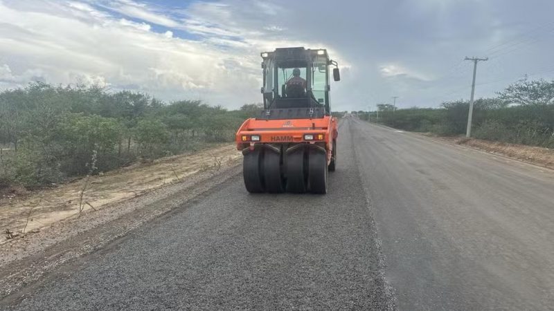 Governo anuncia licitação de novo lote de obras para recuperar 300 km de estradas no RN; veja trechos