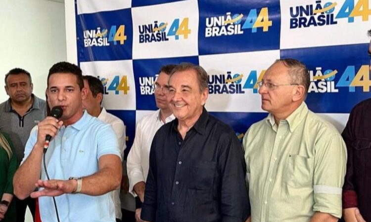 ALYSSON “ABRAÇADO” com a oligarquia