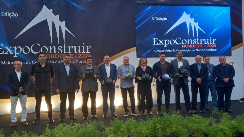 Empresários do setor de materiais de construção de vários estados receberam o 2º Prêmio Mérito Expoconstruir Nordeste