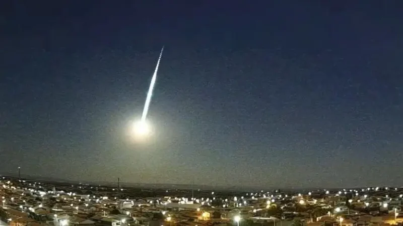 Queda de meteoro ilumina céu do Nordeste
