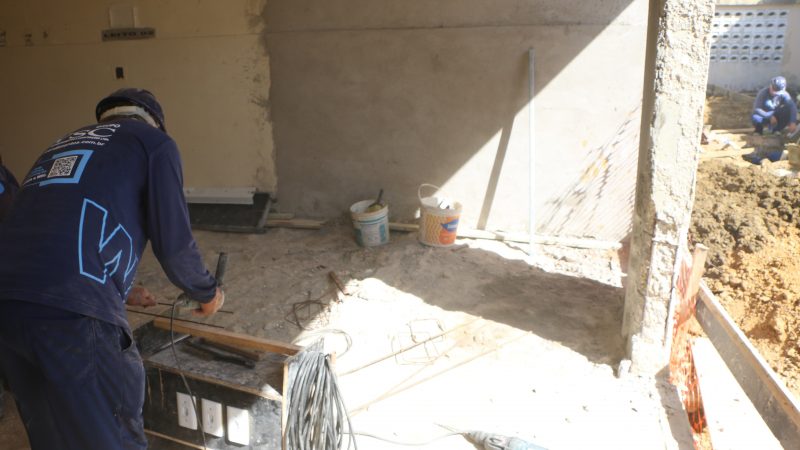 Obras de ampliação e reforma do Hospital Regional Tarcísio Maia avançam em ritmo acelerado