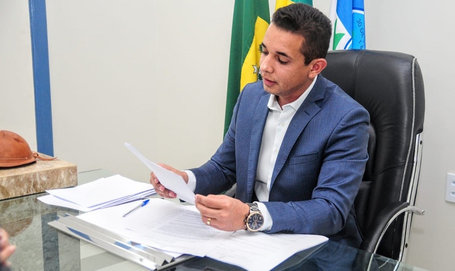 Urgente: Allyson Bezerra doa patrimônio milionário da prefeitura à igreja da qual é membro