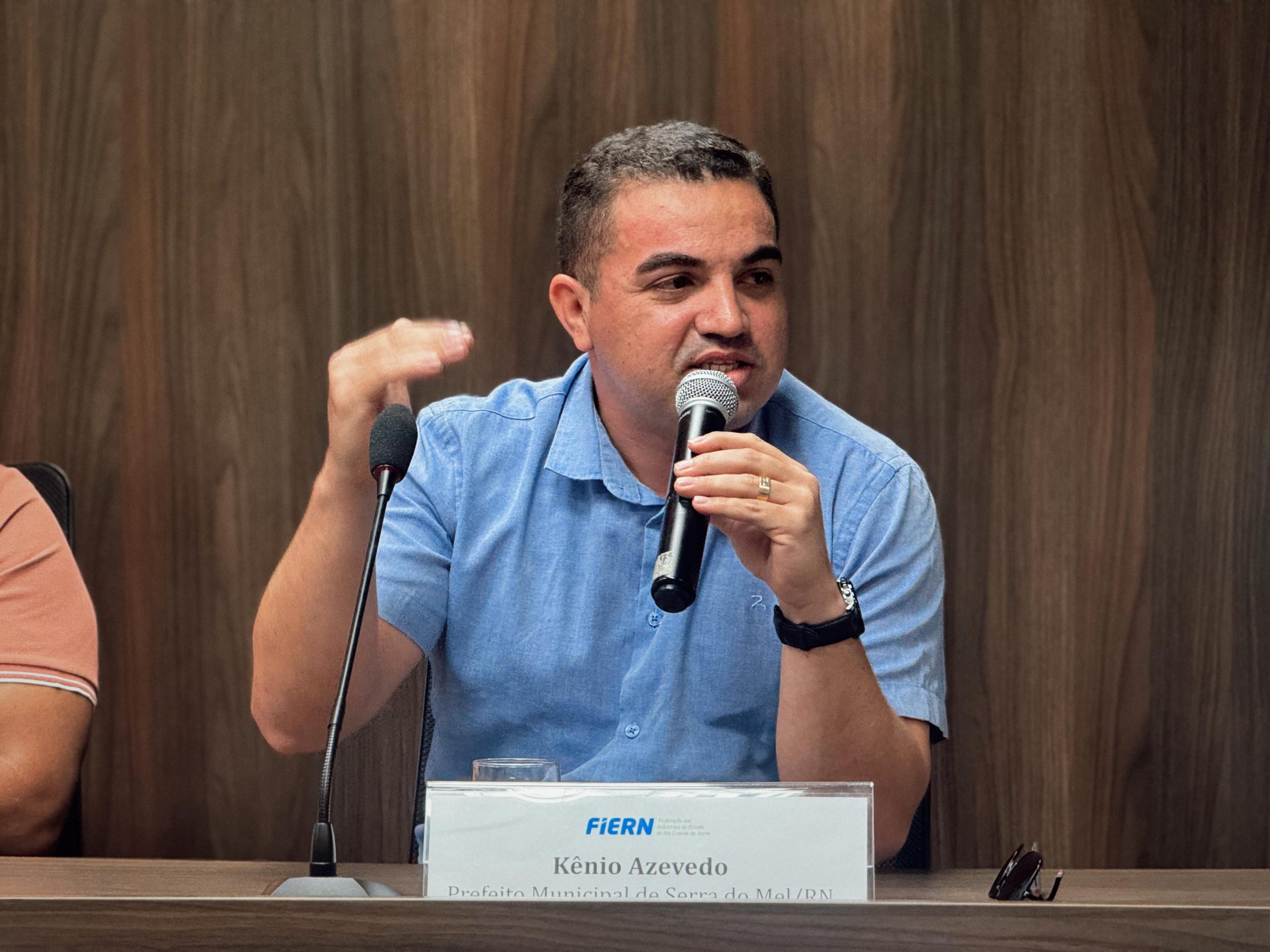 Prefeito Kênio assina acordo para atrair empresas e impulsionar economia de Serra do Mel