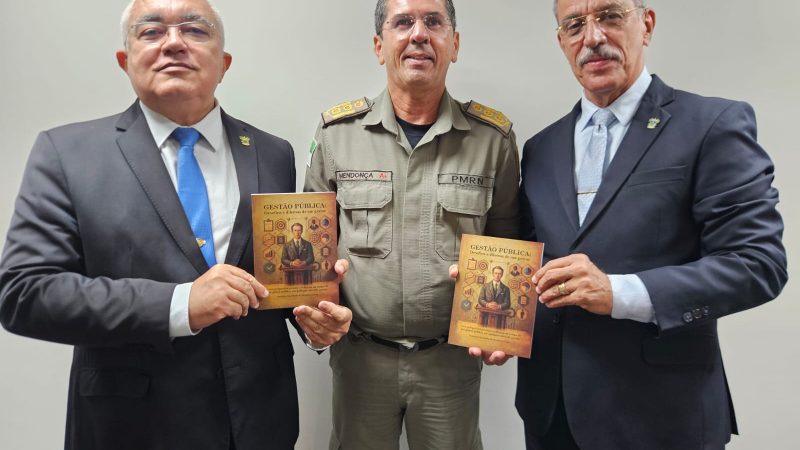 Subcomandante Geral da PM lança livro sobre desafios e dilemas da gestão pública