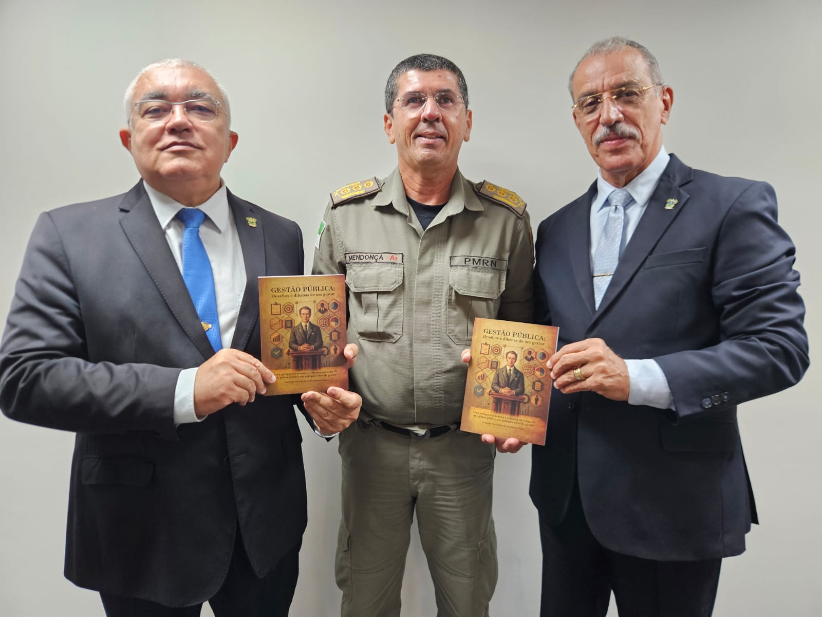 Subcomandante Geral da PM lança livro sobre desafios e dilemas da gestão pública