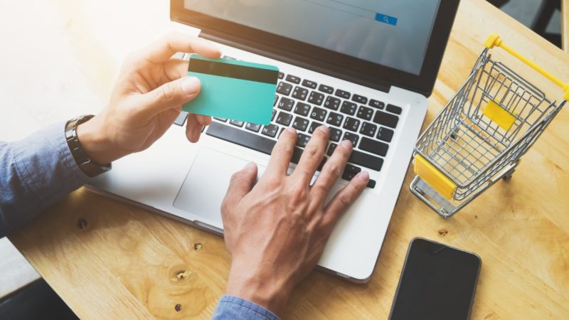 Especialista orienta consumidores sobre como evitar armadilhas e fazer compras conscientes na Black FridayComparação de preços e controle do cartão de crédito estão entre as principais recomendações