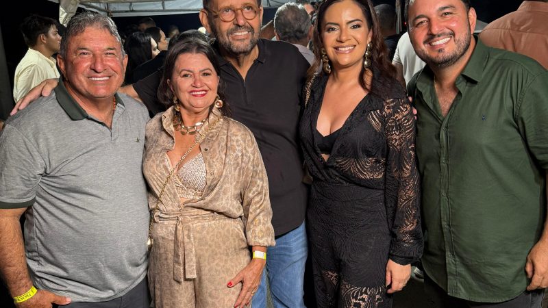 Deputado Gustavo Carvalho prestigia Festa de Reis em Senador Elói de Souza ao lado de lideranças políticas e parabeniza gestão municipal