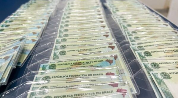 Câmara de Mossoró inicia entrega da nova Carteira de Identidade Nacional para quem solicitou até novembro
