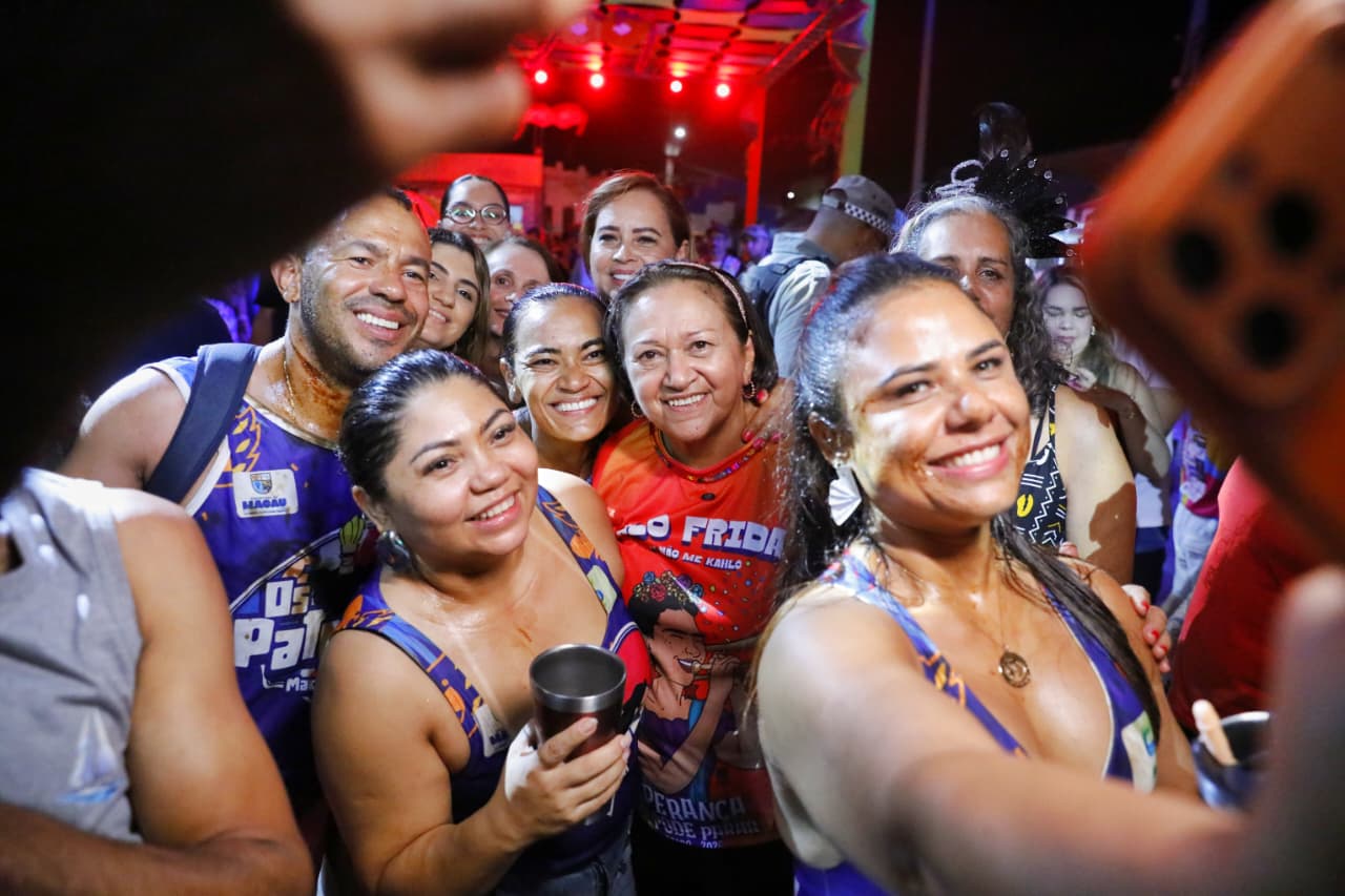 Fátima Bezerra percorre polos do Carnaval e é recebida com entusiasmo no RN