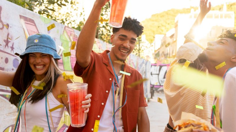 Carnaval exige atenção à alimentação para garantir energia durante a folia, orienta professora de Nutrição