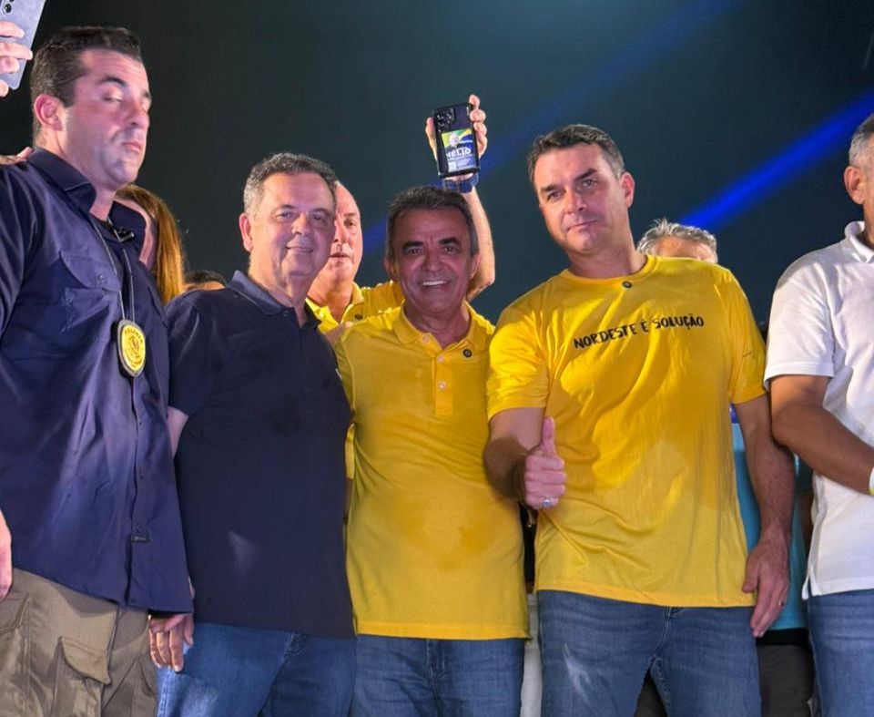 Jorge se une a Flávio Bolsonaro e Álvaro Dias em ato que consolida palanque do PL no RN