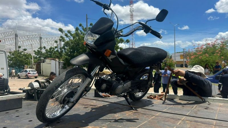 Moto com quase R$ 94 mil em débitos e mais de 700 infrações é apreendida em Mossoró