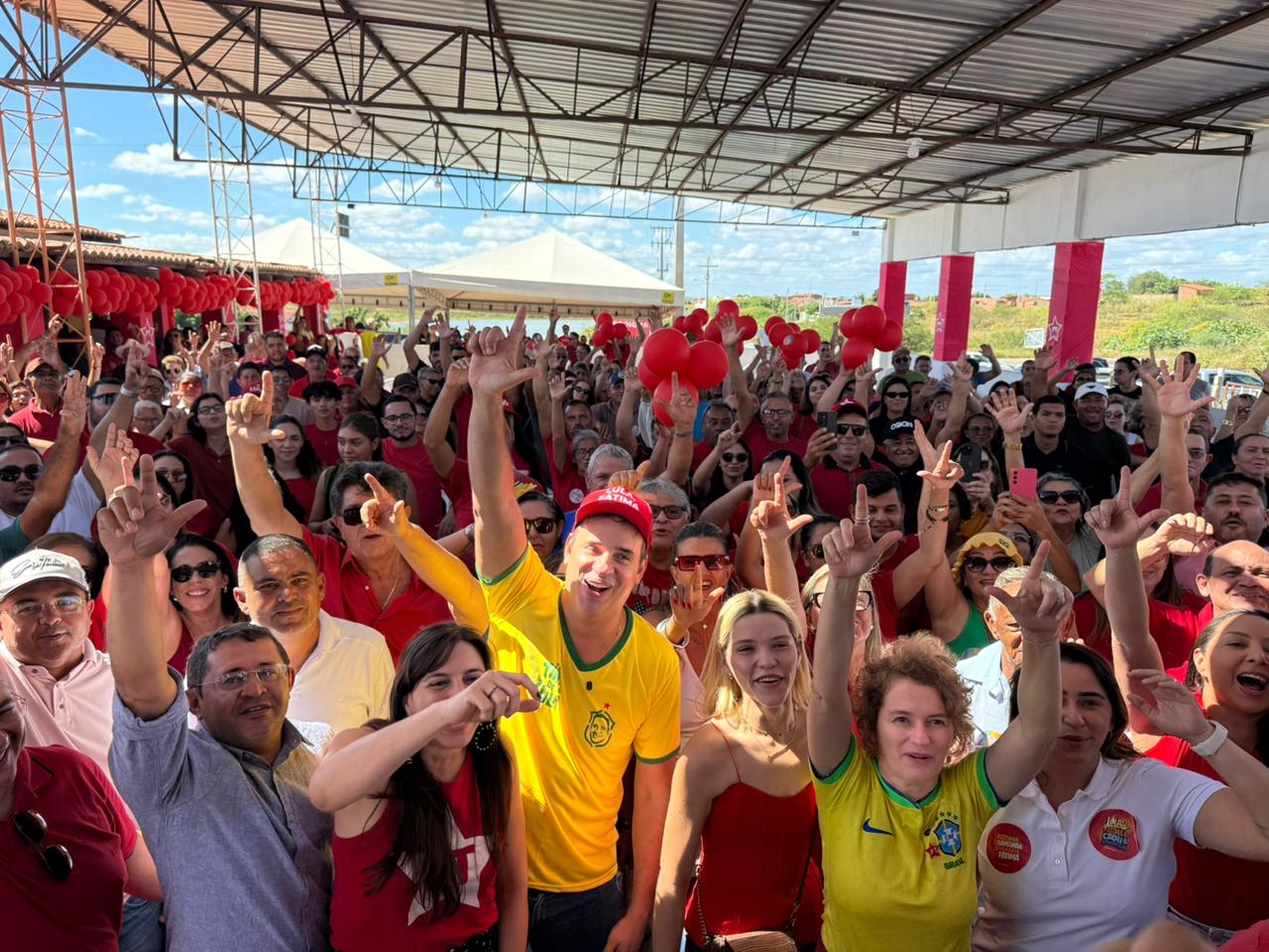 Cadu de Lula é recebido por Felipe Menezes e grande grupo de apoiadores em Lajes
