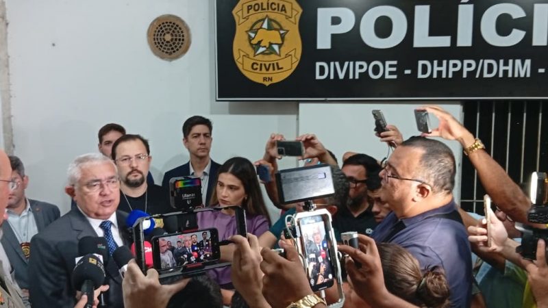 SESED reúne imprensa e repassa informações sobre operação que resultou na prisão de suspeitos do atentado ao vereador cabo Deyvison e morte de assessor
