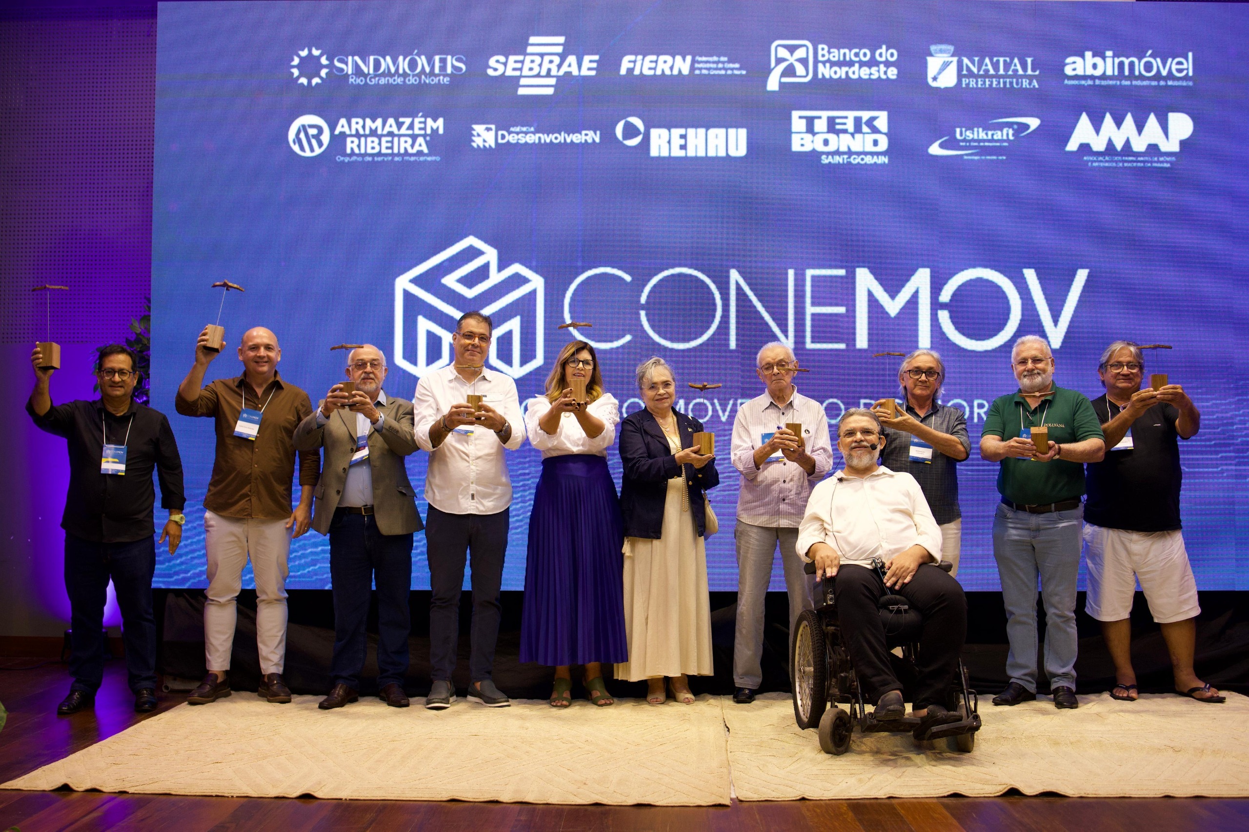 Homenagem a Adeilton Pereira no VIII CONEMOV destaca força da indústria paraibana no Nordeste