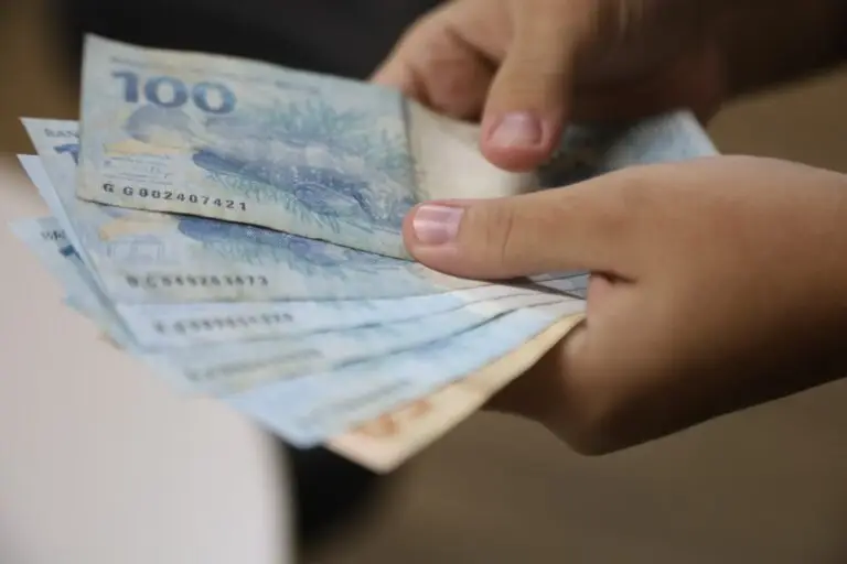 Governo do RN anuncia pagamento de 40% do 13º para quase 21 mil servidores da ativa