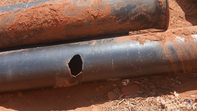 Após rompimento provocado por terceiros, Adutora Jerônimo Rosado volta a funcionar nesta sexta-feira (18)Abastecimento havia sido suspenso para conserto de tubulação de grande porte atingida por obra executada pela Construtora CLC