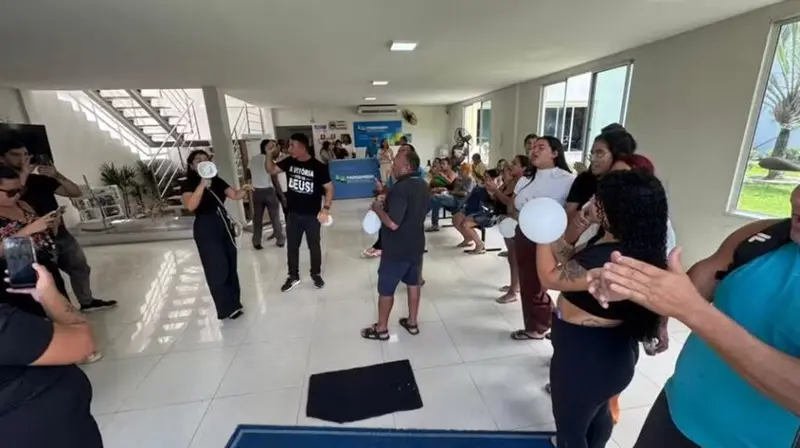 Familiares protestam após morte de menino de 2 anos em UPA
